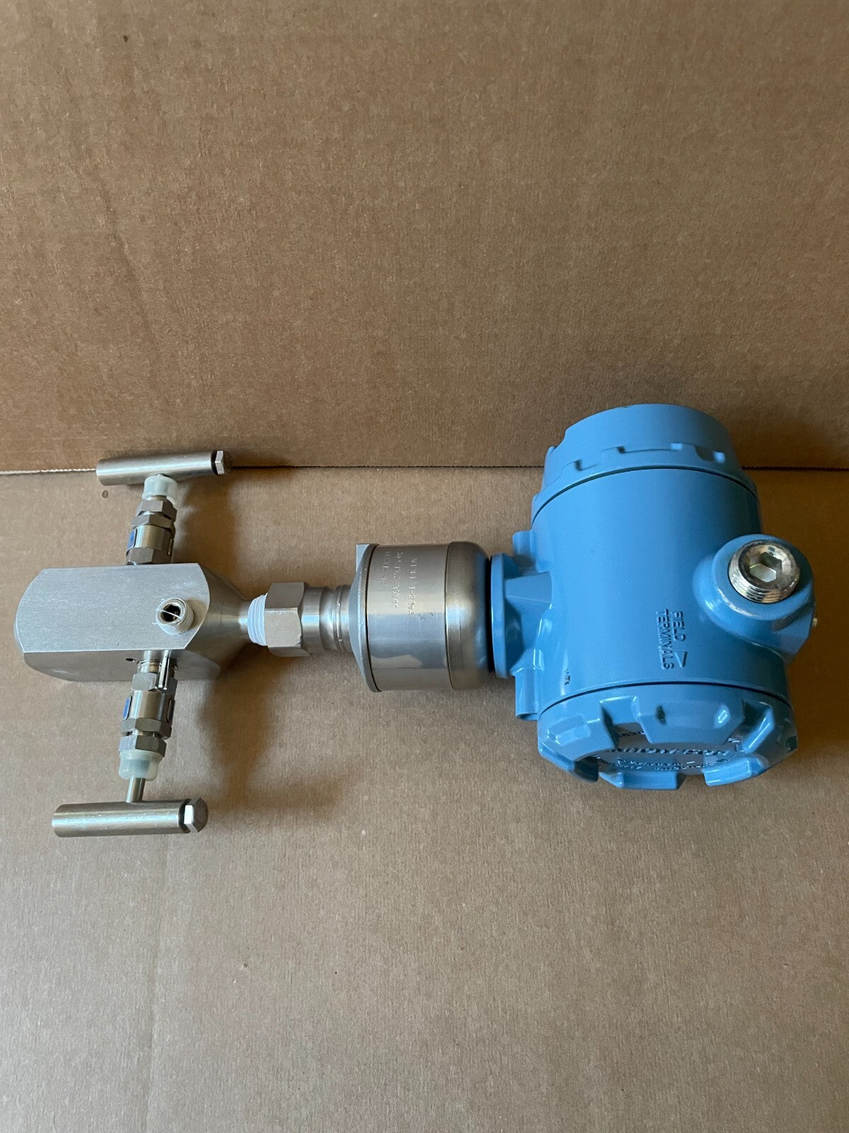 NEW ROSEMOUNT 300S1AAE5M5 PRESSURE TRANSMITTER ASSEMBLY with Gauge Valve 4000psi - actual 1