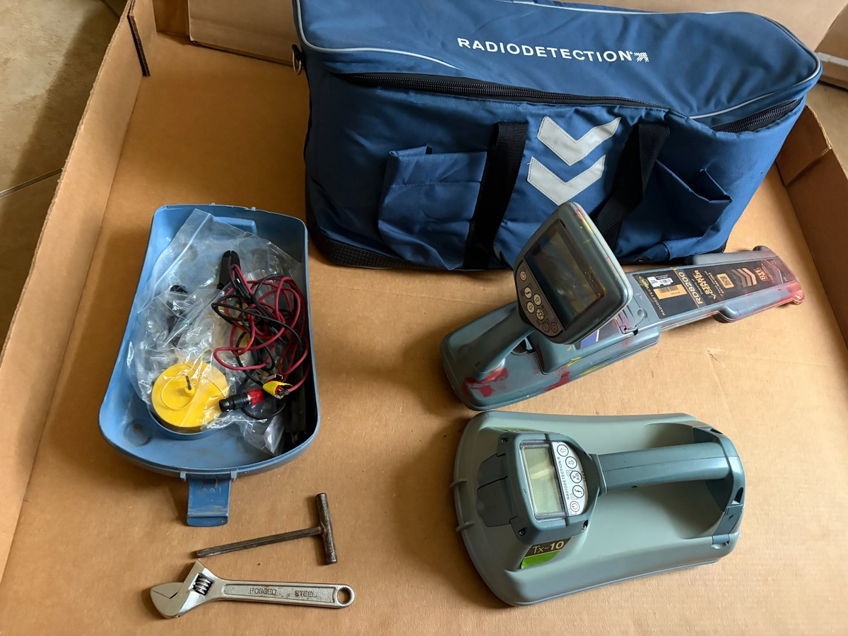 Radiodetection RD8200 Precision Cable & Pipe Locator with Tx-10 10 W Transmitter - actual 1