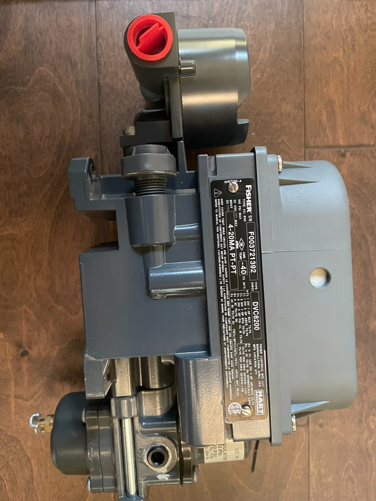 Fisher FIELDVUE DVC6200 HW2 Digital Valve Controller w/ 67CFR Regulator - actual 1